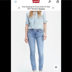 Women’s Levi’s 712 jeans
